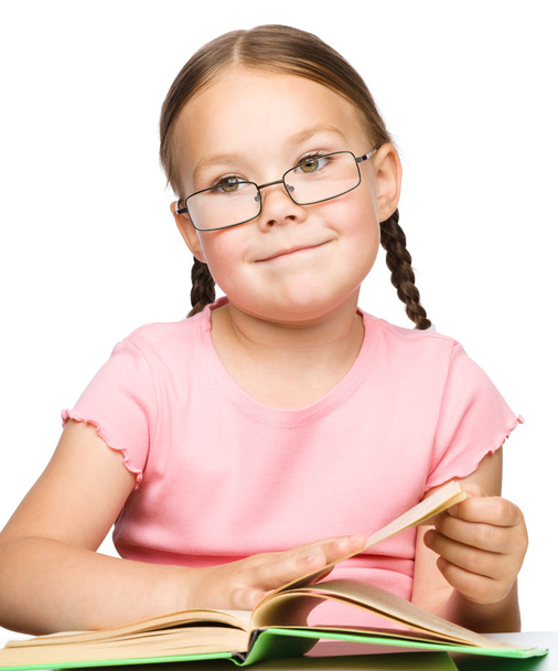 roztomilá malá školačka s knihou - Fotografie, Obrázek