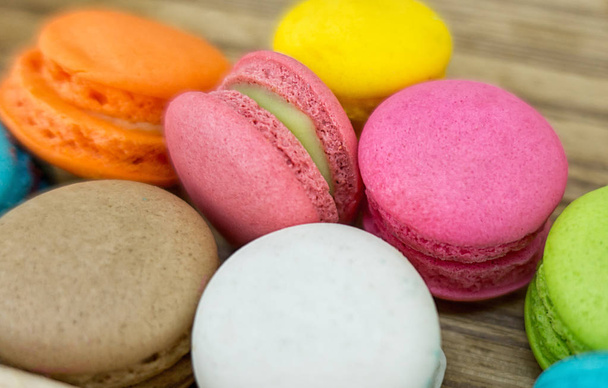 Colorful Macaron cookies on wooden tray - Foto, immagini