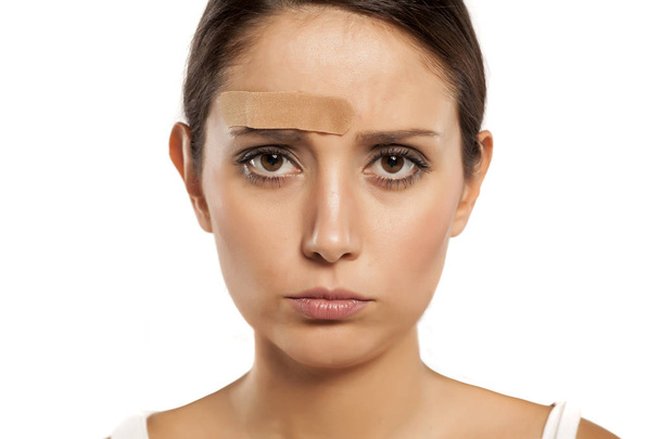 femme avec visage blessé
 - Photo, image