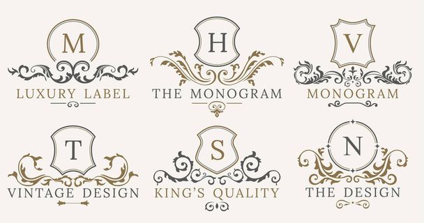 Ρετρό Royal Vintage ασπίδες λογότυπο να ορίσετε. Vector calligraphyc πολυτελή στοιχεία του σχεδιασμού λογοτύπου. ΔΙΑΦΗΜΙΣΤΙΚΕΣ ΠΙΝΑΚΙΔΕΣ, λογότυπα, ταυτότητα, spa, ξενοδοχεία, κονκάρδες - Διάνυσμα, εικόνα