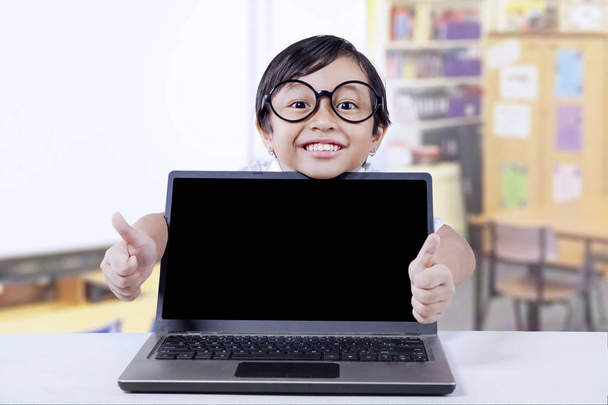 Girl with empty laptop screen and OK sign - Фото, изображение