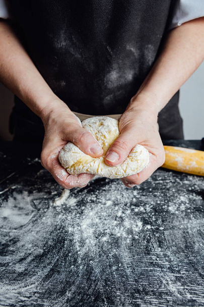Person covering pastry with flour - Valokuva, kuva