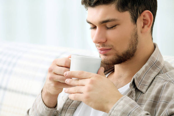 man drinking coffee at home - Zdjęcie, obraz
