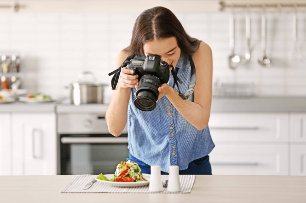 woman photographing food - 写真・画像