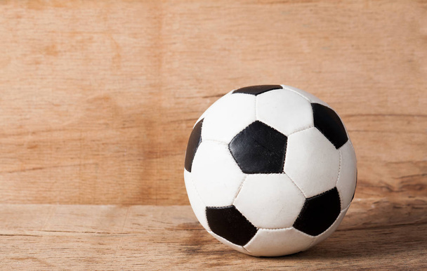 Soccer ball on wood desk - Foto, afbeelding
