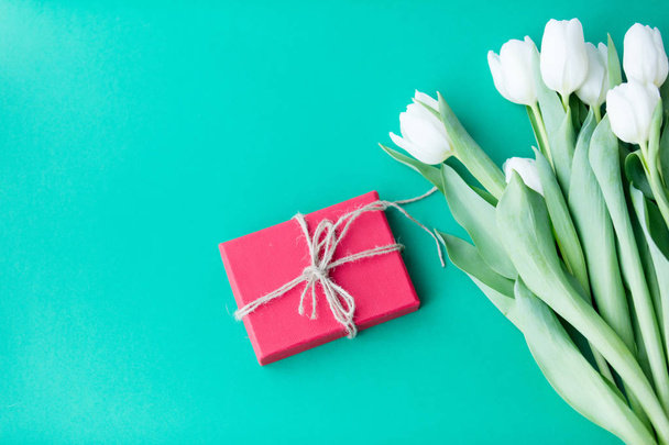 tulips bouquet and gift box  - Фото, изображение