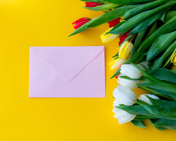 Multicolored tulips bouquet and envelope - Foto, Imagen