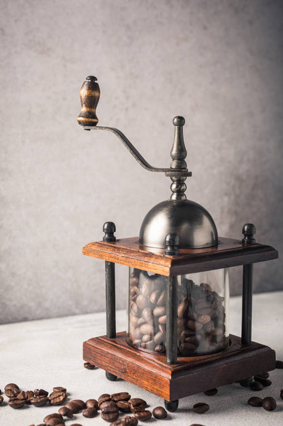 Retro coffee mill with beans - Foto, imagen