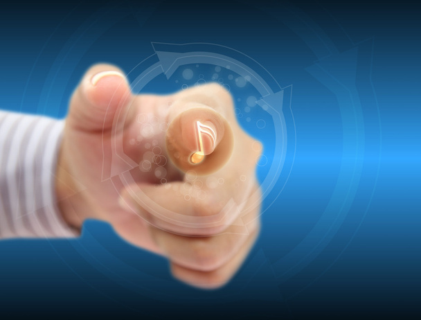 χέρι πιέζοντας κουμπί μουσική στην οθόνη αφής - Φωτογραφία, εικόνα
