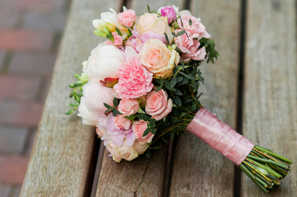 花嫁のウェディング花束 - 写真・画像