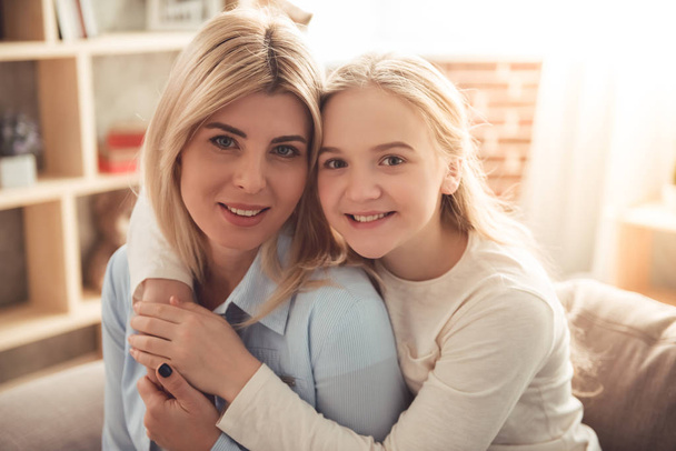 Mom and teenage daughter - 写真・画像