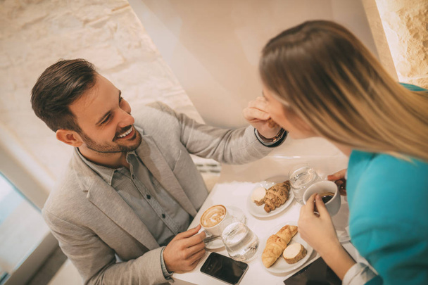 Couple dans un café - Photo, image