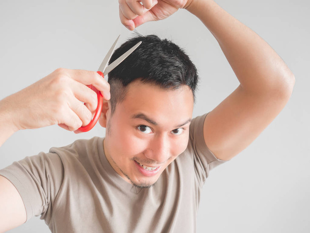 Ο άνθρωπος να κόψει τα μαλλιά του ΝΣΚ. - Φωτογραφία, εικόνα