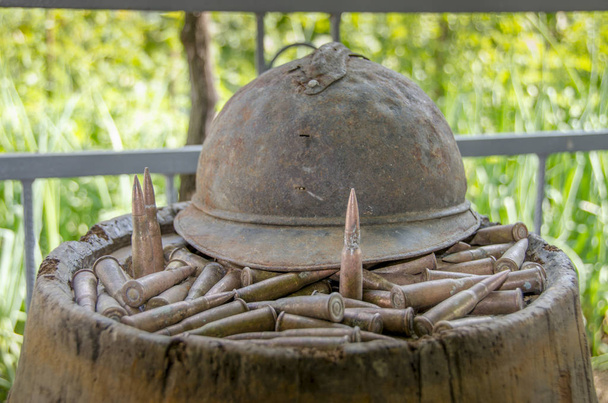Frans helm en opsommingstekens uit Wereldoorlog 1 - Foto, afbeelding
