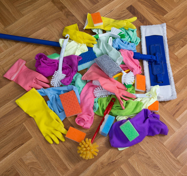 A padló tisztító felszerelések használatában - Fotó, kép