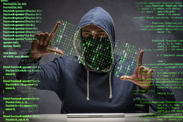 Joven hacker en concepto de seguridad de datos - Foto, Imagen