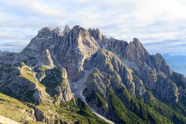 Sexten Dolomites panorama ve dağ Dreischusterspitze South Tyrol, İtalya - Fotoğraf, Görsel
