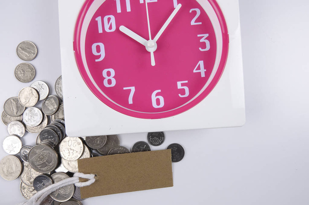 赤い時計と時間管理概念テキストのブックマーク. - 写真・画像