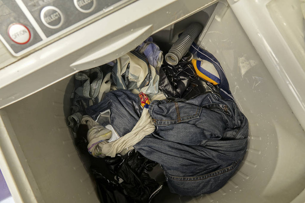Mokré oblečení v pračce. - Fotografie, Obrázek