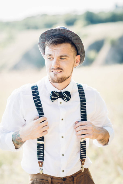 portrait of a groom in  bow tie at the wedding in nature. - Foto, Imagem