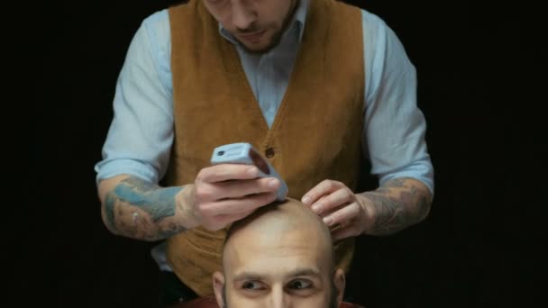 Hairdresser makes hairstyle bald man. - Footage, Video
