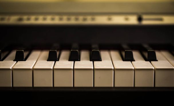 strumento musicale, tasti per pianoforte primo piano
 - Foto, immagini