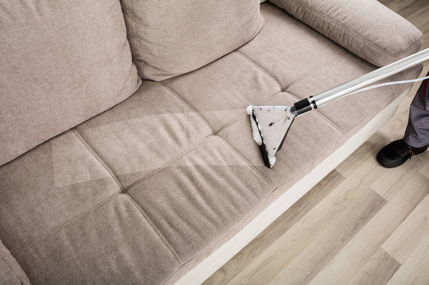 Person Cleaning Sofa - Foto, Bild