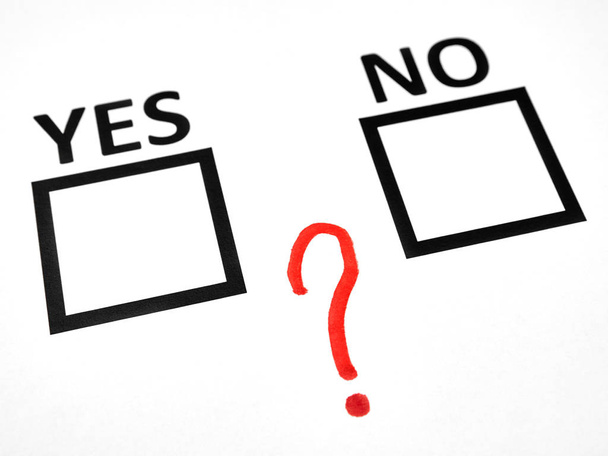 Fragezeichen zwischen Ja und Nein - Foto, Bild