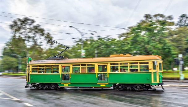 Tram patrimonial sur La Trobe Street à Melbourne, Australie
 - Photo, image