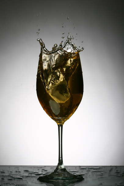 Wine splash - Фото, изображение