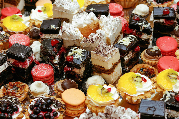 de nombreux délicieux gâteaux et cupcakes
 - Photo, image