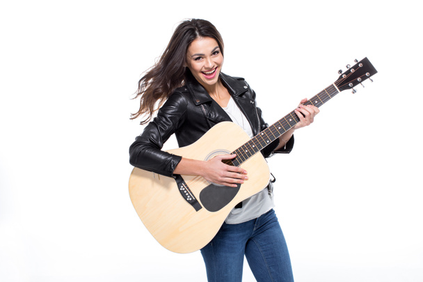 mujer joven con guitarra - Foto, imagen