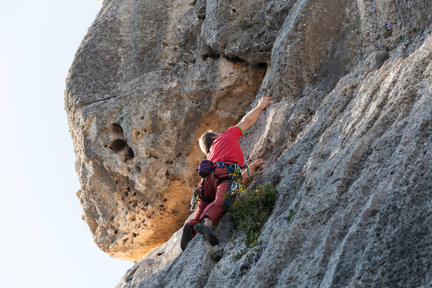 Man climbing on a limestone wall - Valokuva, kuva