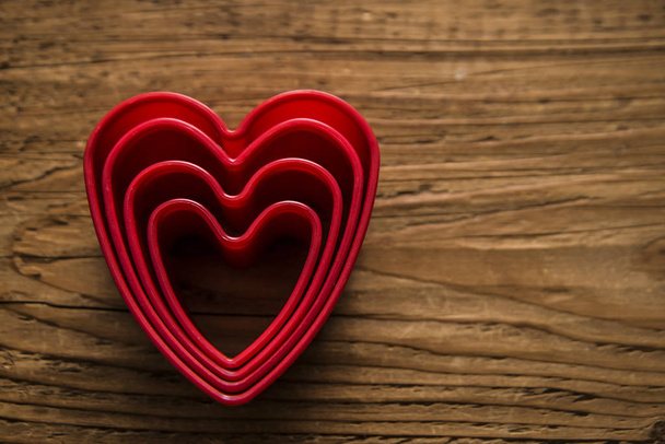 red hearts on wooden table - Фото, зображення