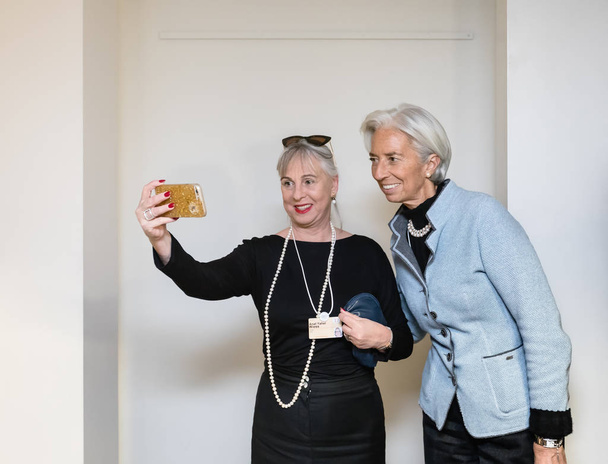 Selfies with Christine Lagarde in Davos - Fotoğraf, Görsel