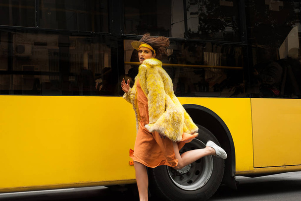 Yellow fashion image. The theme of spring and sun colors - Foto, Imagen