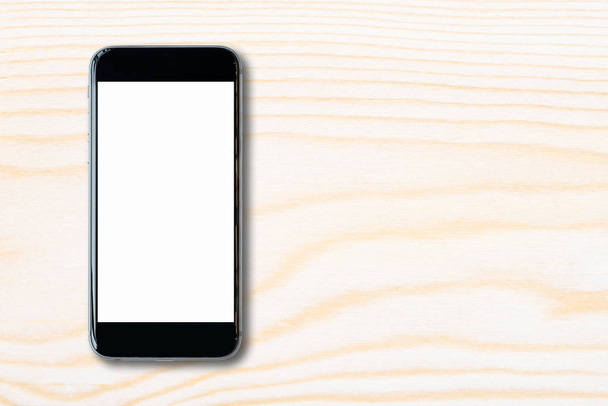 Flat lay Smartphone com tela branca em branco e espaço de cópia na mesa de madeira
 - Foto, Imagem