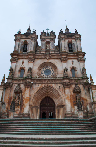 Portogallo: il monastero cattolico medievale di Alcobaca, fondato nel 1153 dal primo re portoghese, Alfonso Henriques, e luogo simbolico per i re del Portogallo a venire
 - Foto, immagini