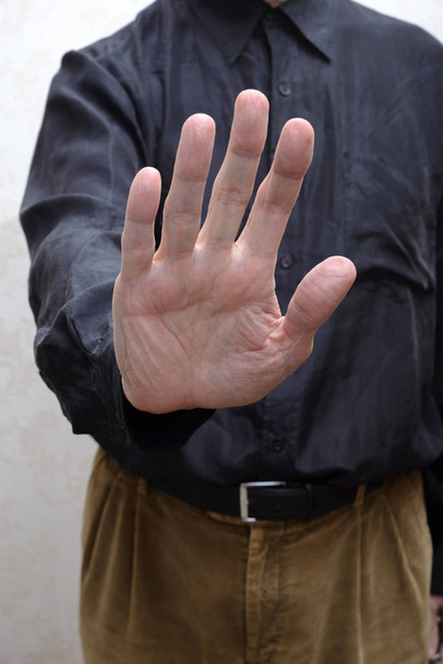 Man met Open Hand te zeggen Stop corruptie - Foto, afbeelding