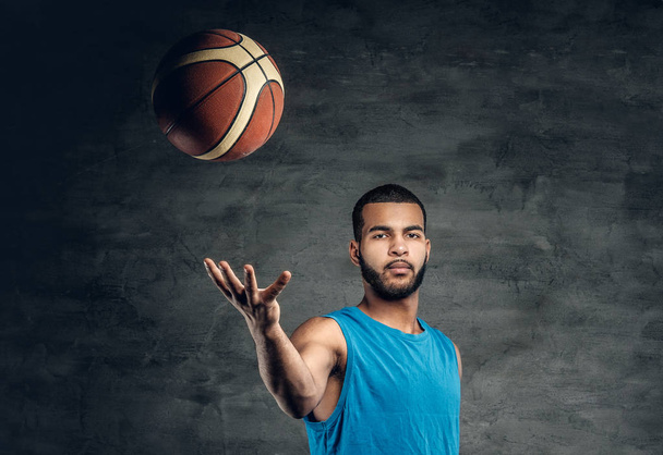 Basketball player catching a ball - Фото, изображение