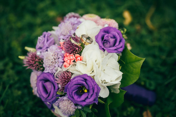 Flowers wedding bride rings - Foto, imagen