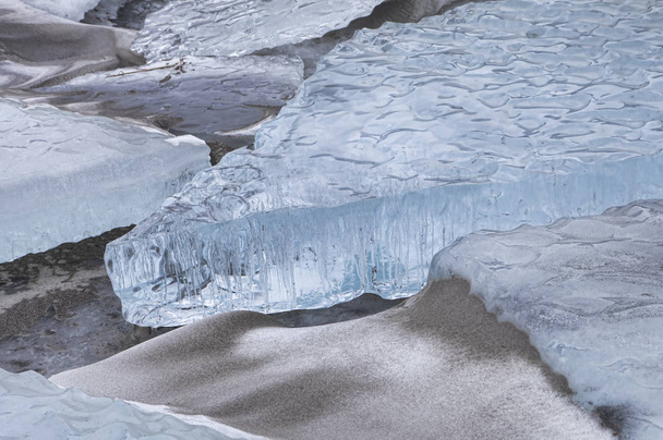 Trozos de mar congelado
 - Foto, Imagen