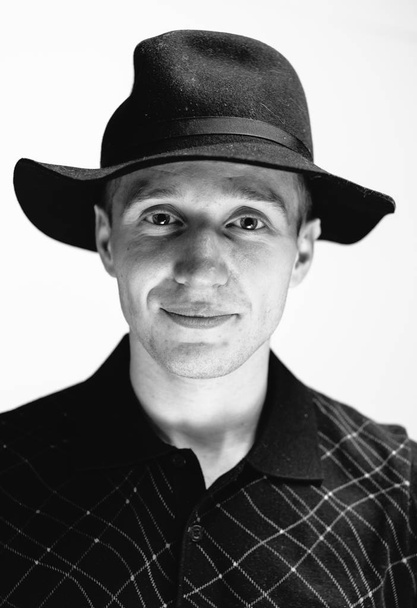 man in an old hat - Foto, afbeelding