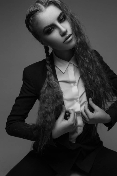 Fashion girl posing. Black and white photography. - Foto, Bild