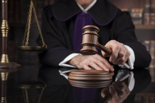 Male judge in courtroom - Фото, изображение