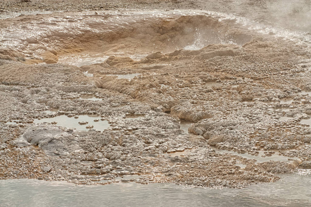 Geoterminen kevät Yellowstone
 - Valokuva, kuva