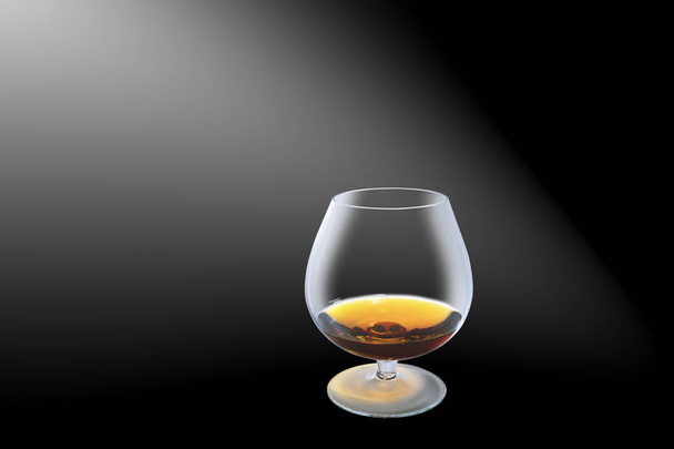 wisky glass on black background - Фото, зображення