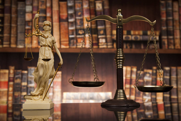 Antigua Estatua de la Justicia
 - Foto, imagen