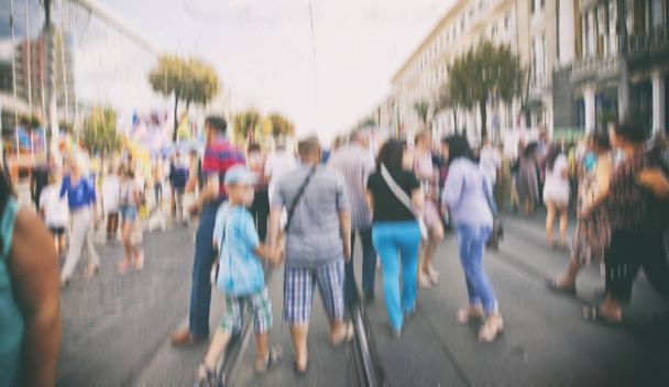 les gens marchent dans la rue
 - Photo, image