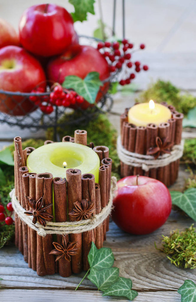 Candle decorated with cinnamon sticks - Fotografie, Obrázek